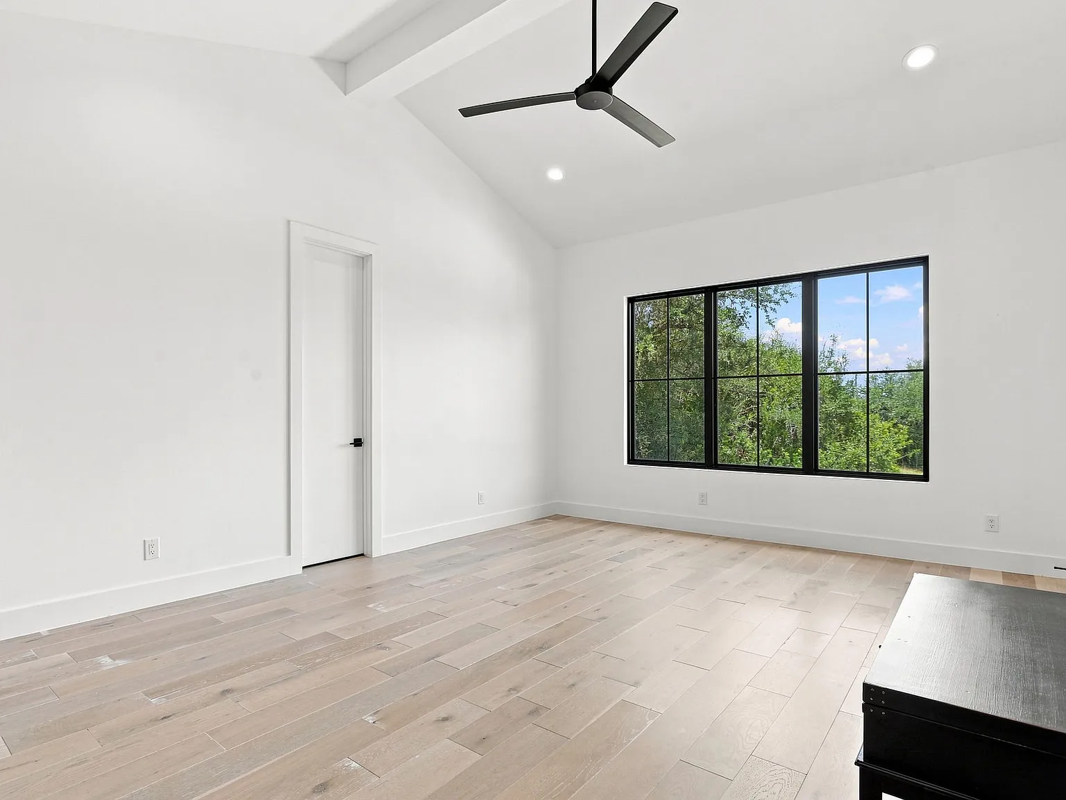 4 bed, 3771 sqft, $7,500 — Photo 4