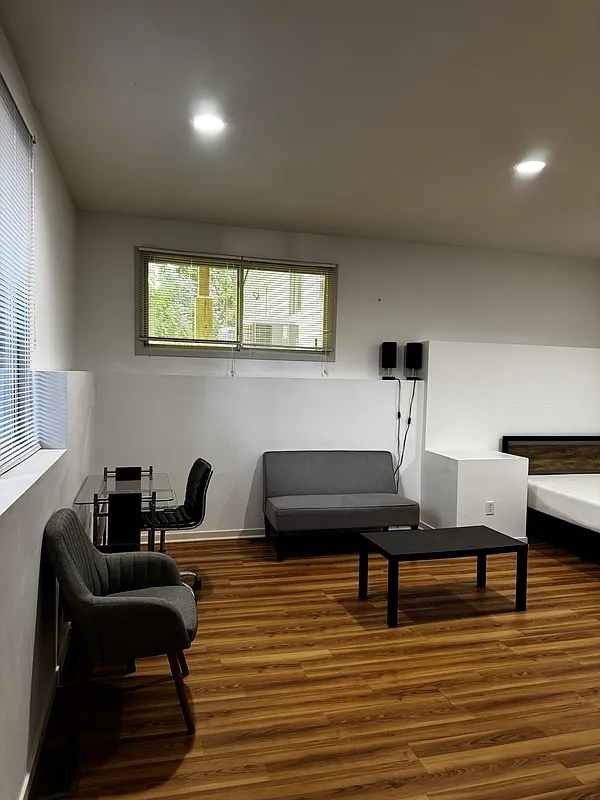 1556 Jones Dr — Photo 3