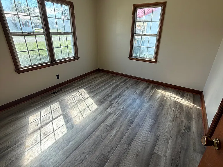 2512 Florence St — Photo 5