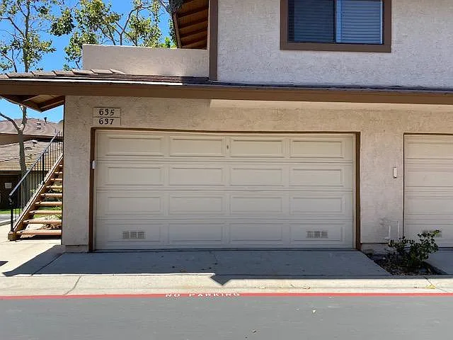 637 Sydney Ln — Photo 48