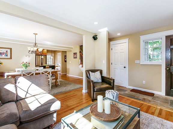 3rd image of 29 Forest Blvd