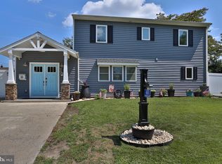 65 Everturn Ln, Levittown, PA 19054