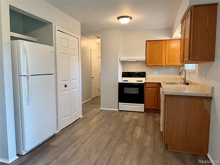 1746 Brookline St — Photo 9