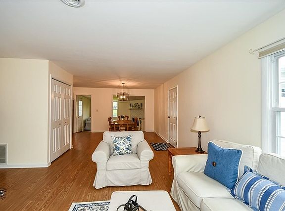 5th image of 10156 Hyacinth Dr