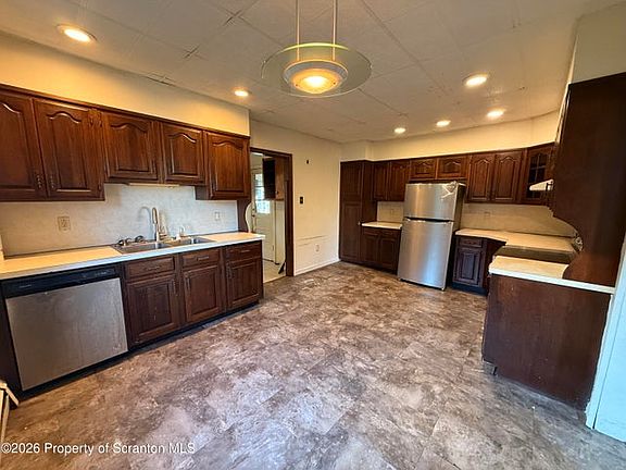 2nd image of 947 Carmalt St