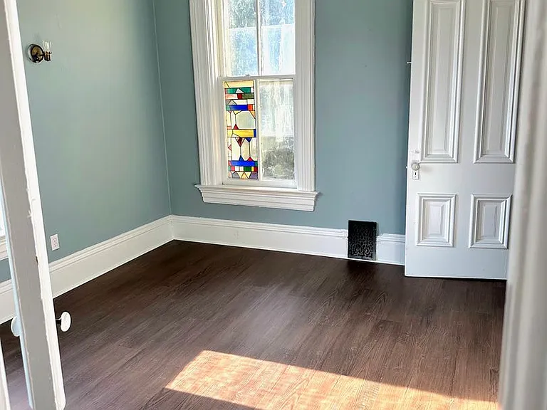 413 E Illinois Ave — Photo 2
