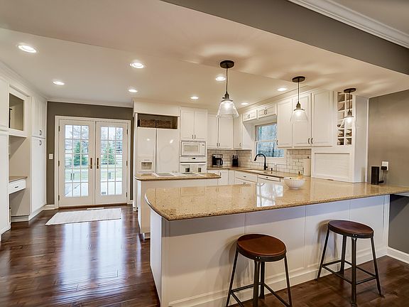 5th image of 9018 Picardy Ct
