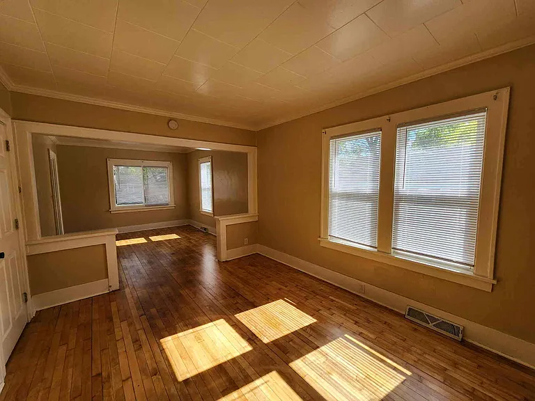 918 Osborn Ave — Photo 5