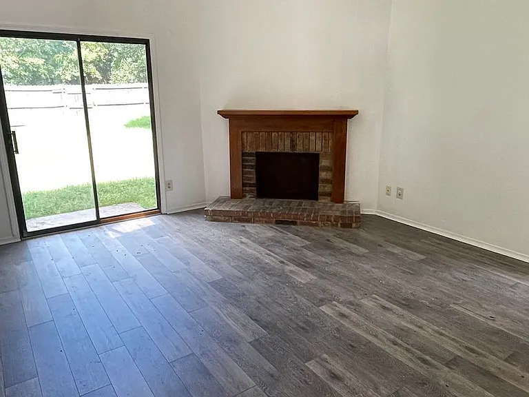 2513 Freedom Ln — Photo 3