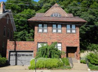 679 Bluff St, Dubuque, IA 52001