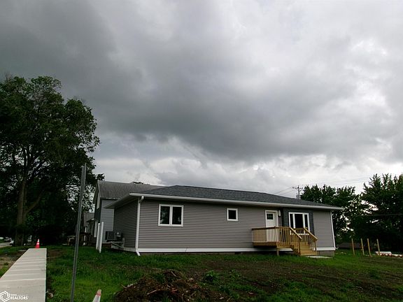 2nd image of 104 E Lucas St