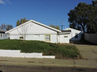 391 2nd Ave SW, Dickinson, ND 58601