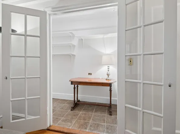 333 East 53rd Street image 10 of 12