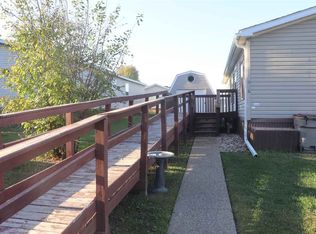 916 Spring Ridge Dr, Iowa City, IA 52246