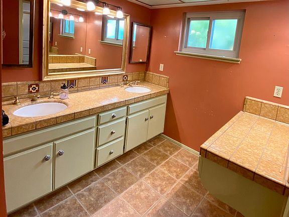 4th image of 7098 Sunland Ave #2