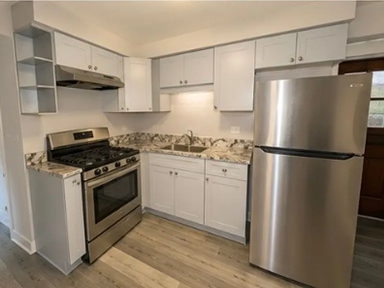 5009 N River Rd — Photo 2