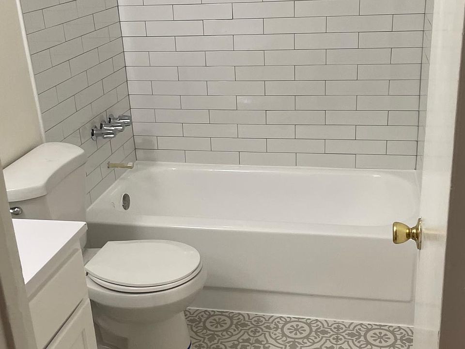 1st image of 7712 Comstock Ave #C