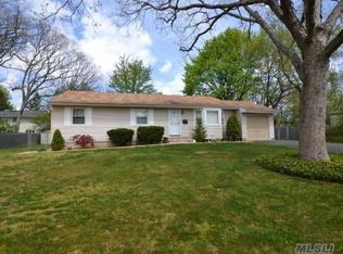 147 Gleeland St, Deer Park, NY 11729