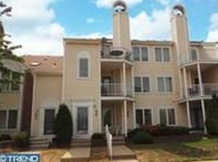64 Catherine Ct, Levittown, PA 19057