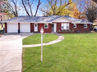 18 Weinel Dr, Fairview Heights, IL 62208
