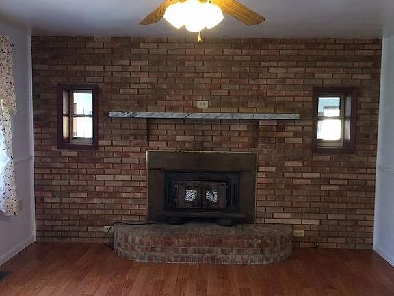 2nd image of 2120 Estes Ln