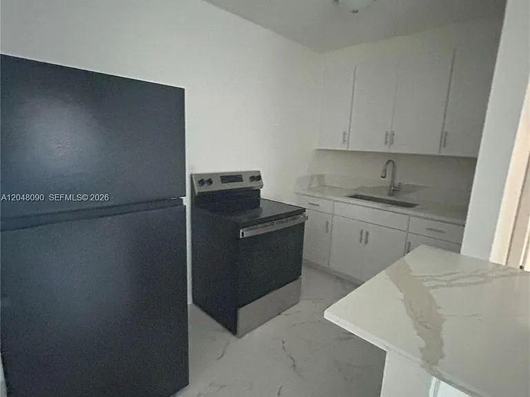 1119 NE 15th St #4 — Photo 3