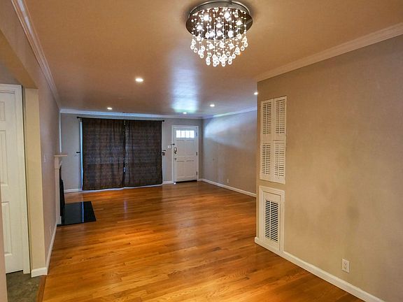 3rd image of 3924 Branson Dr
