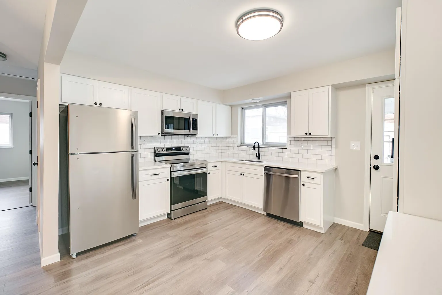 10233 Jeffleigh Ln photo 1