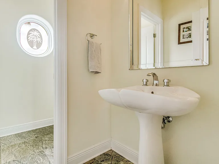 20 Baybridge Dr — Photo 51