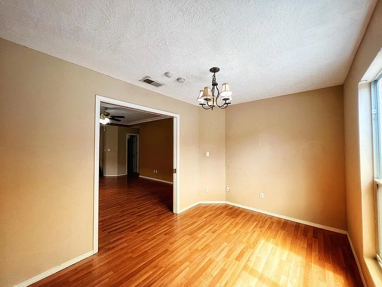 6612 Piedra Quemada Rd NW — Photo 2