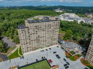 250 Hammond Pond Pkwy APT 306N, Newton, MA 02467