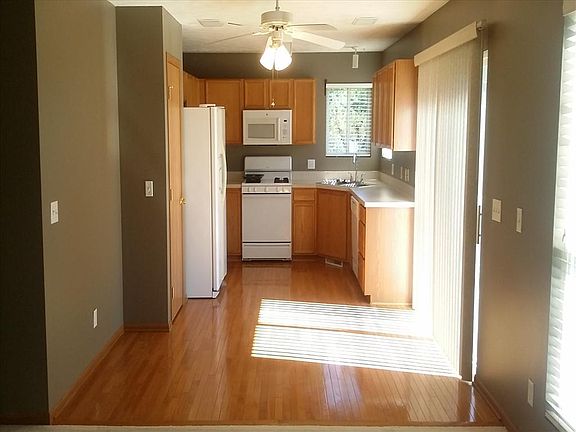 4th image of 16215 Erskine Cir