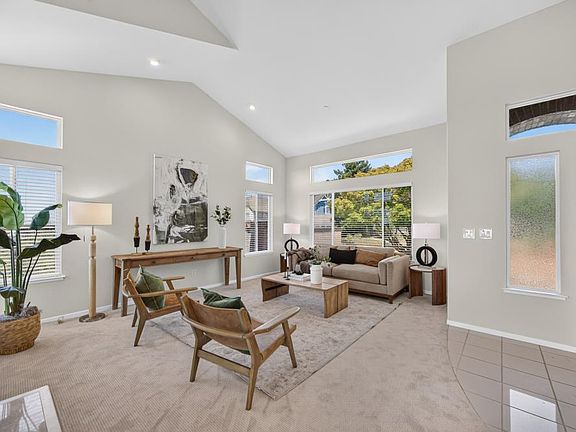 5th image of 28745 Fox Hollow Dr