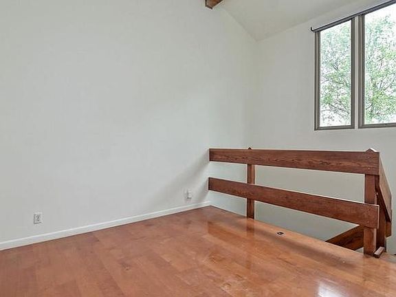 5th image of 1713 Brentwood St #B