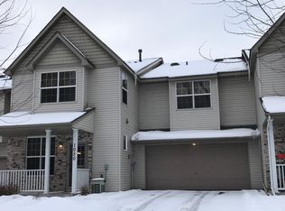 1050 Mallary Ln, Chaska, MN 55318