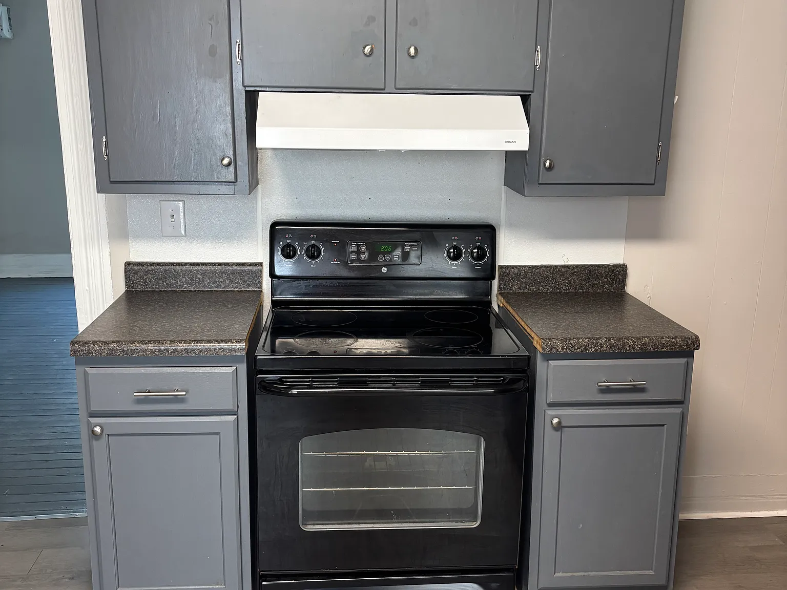 2 bed, $1,100 — Photo 2