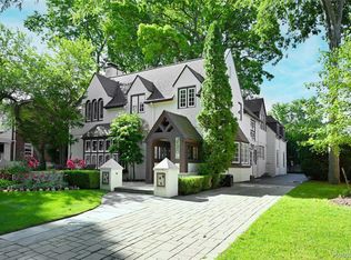 680 Wimbleton Dr, Birmingham, MI 48009