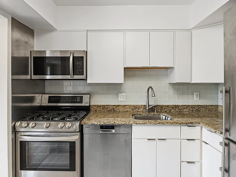 Kitchen (alt view)
