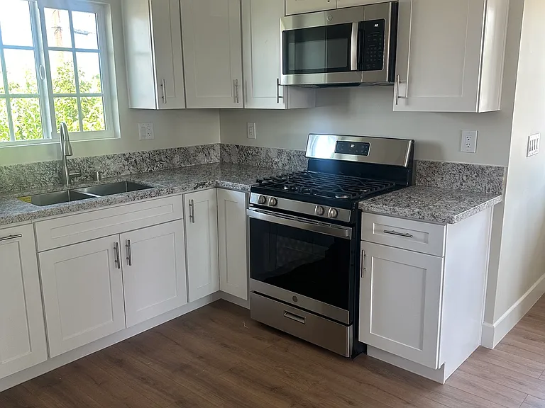 621 N Hatfield Ave #A — Photo 2