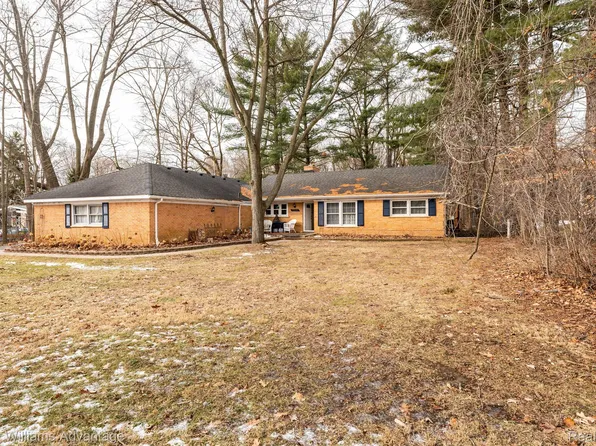 25235 Harcourt St, Farmington Hills, MI 48336