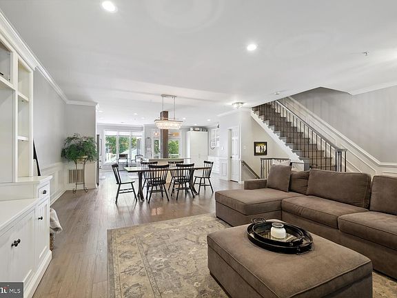 4th image of 17 Kent Gardens Cir