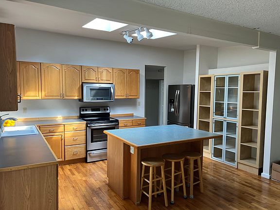 2nd image of 15626 NE 1st Pl