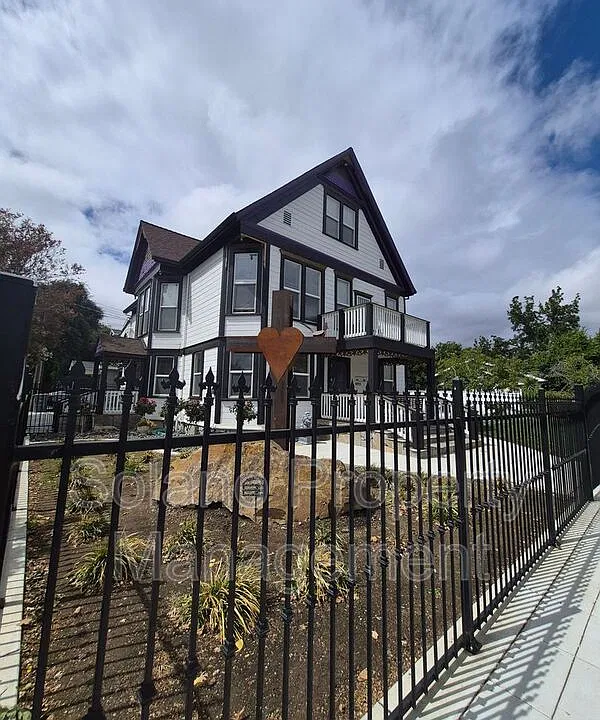 534 West St