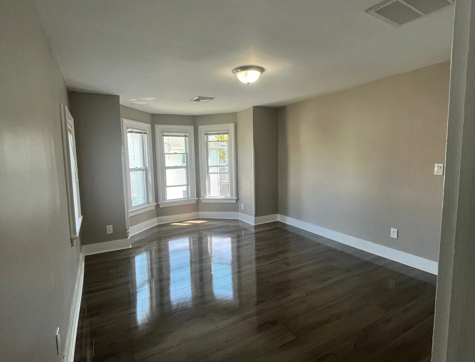 3 bed, $2,100 — Photo 3