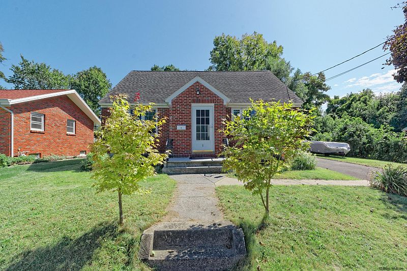 2nd image of 8 N ELMHURST Avenue