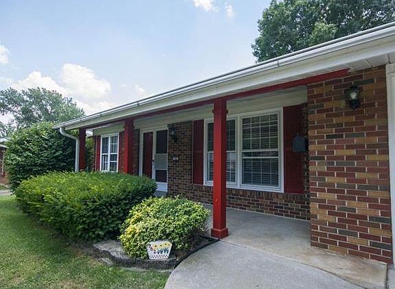 3rd image of 762 Carriage Ln
