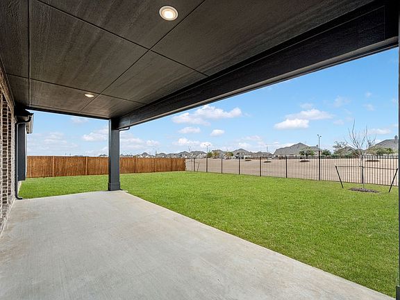5th image of 304 Sparkling Springs Dr