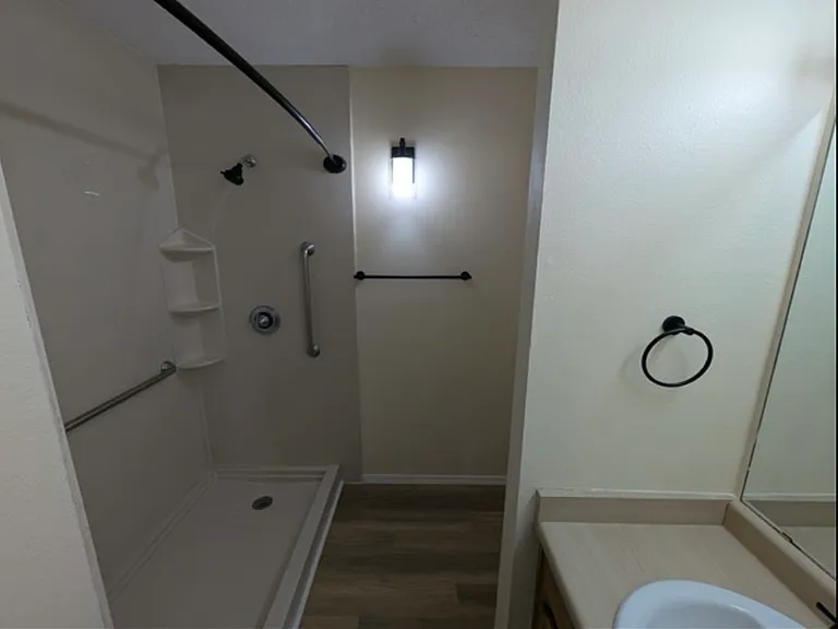 300 Geraldine Loop SE #A — Photo 2