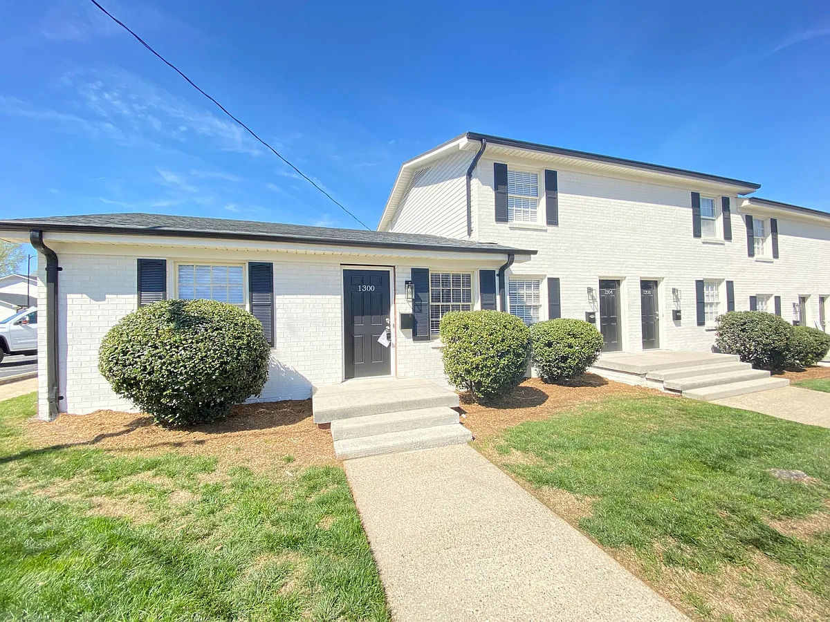 Building Photo - 801 Oakwood Villa Dr