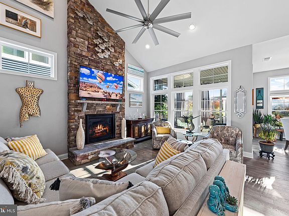 5th image of 34637 Bessie Way #26